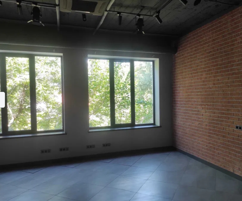 Оренда приміщення вільного призначення 585 м², Літературна вул.