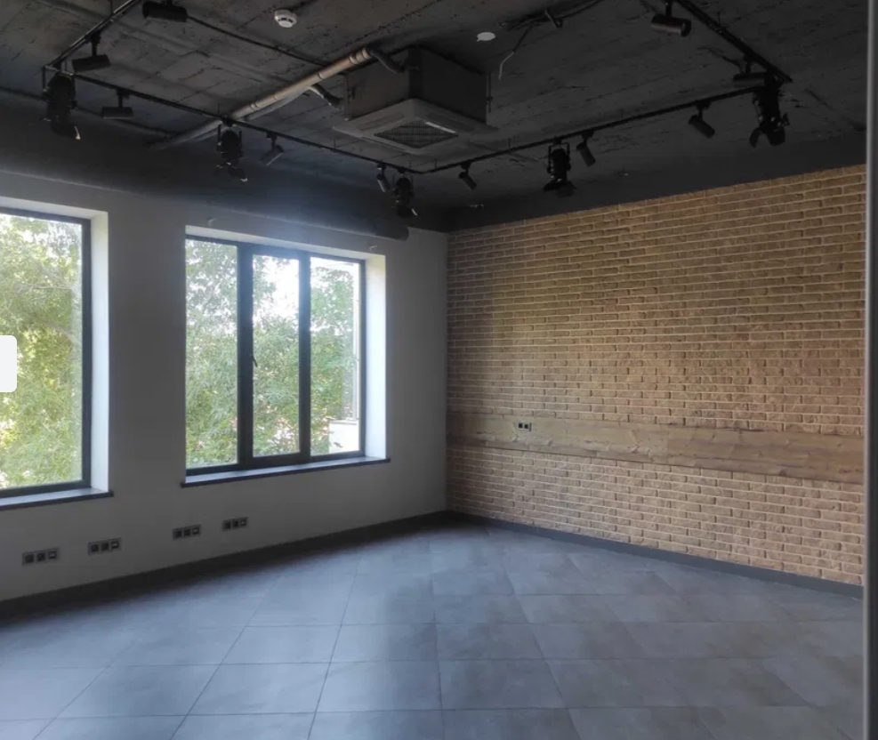 Оренда приміщення вільного призначення 585 м², Літературна вул.