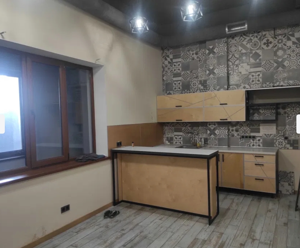 Оренда приміщення вільного призначення 585 м², Літературна вул.