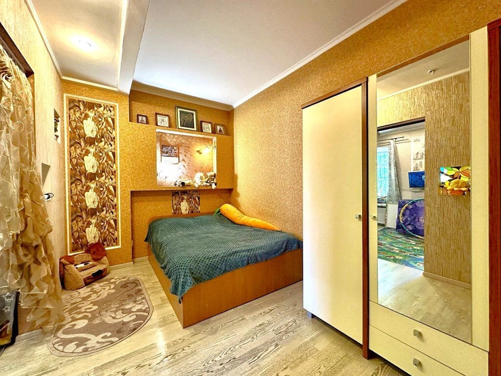Продажа 2-комнатной квартиры 71 м², Спиридоновская ул., 15