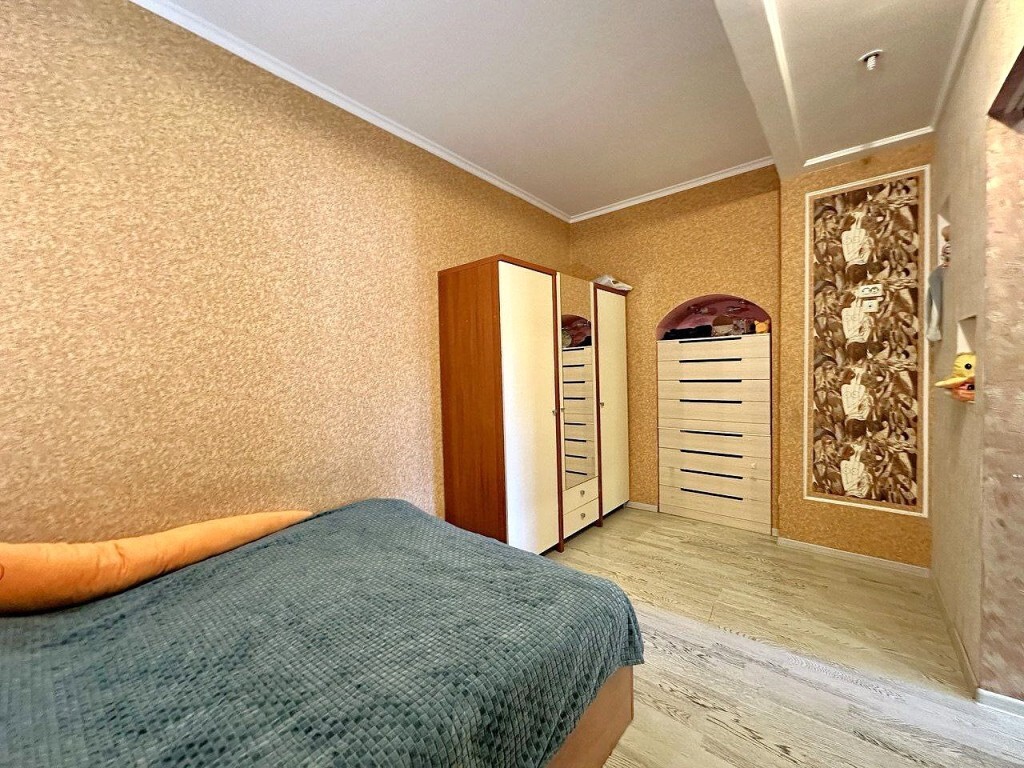 Продажа 2-комнатной квартиры 71 м², Спиридоновская ул., 15