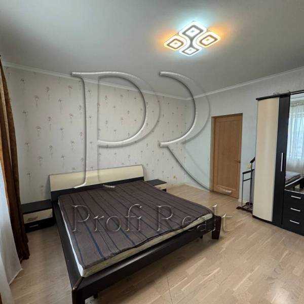 Продаж 3-кімнатної квартири 113 м², Ніжинська вул., 5