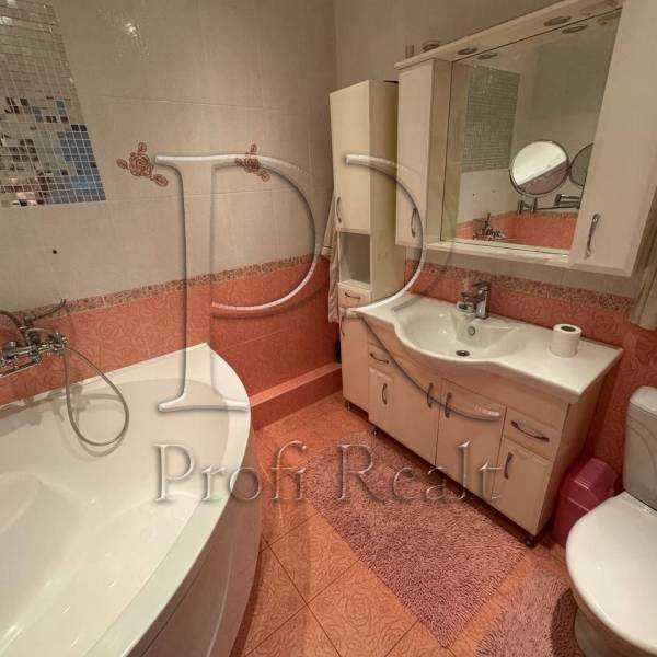 Продаж 3-кімнатної квартири 113 м², Ніжинська вул., 5