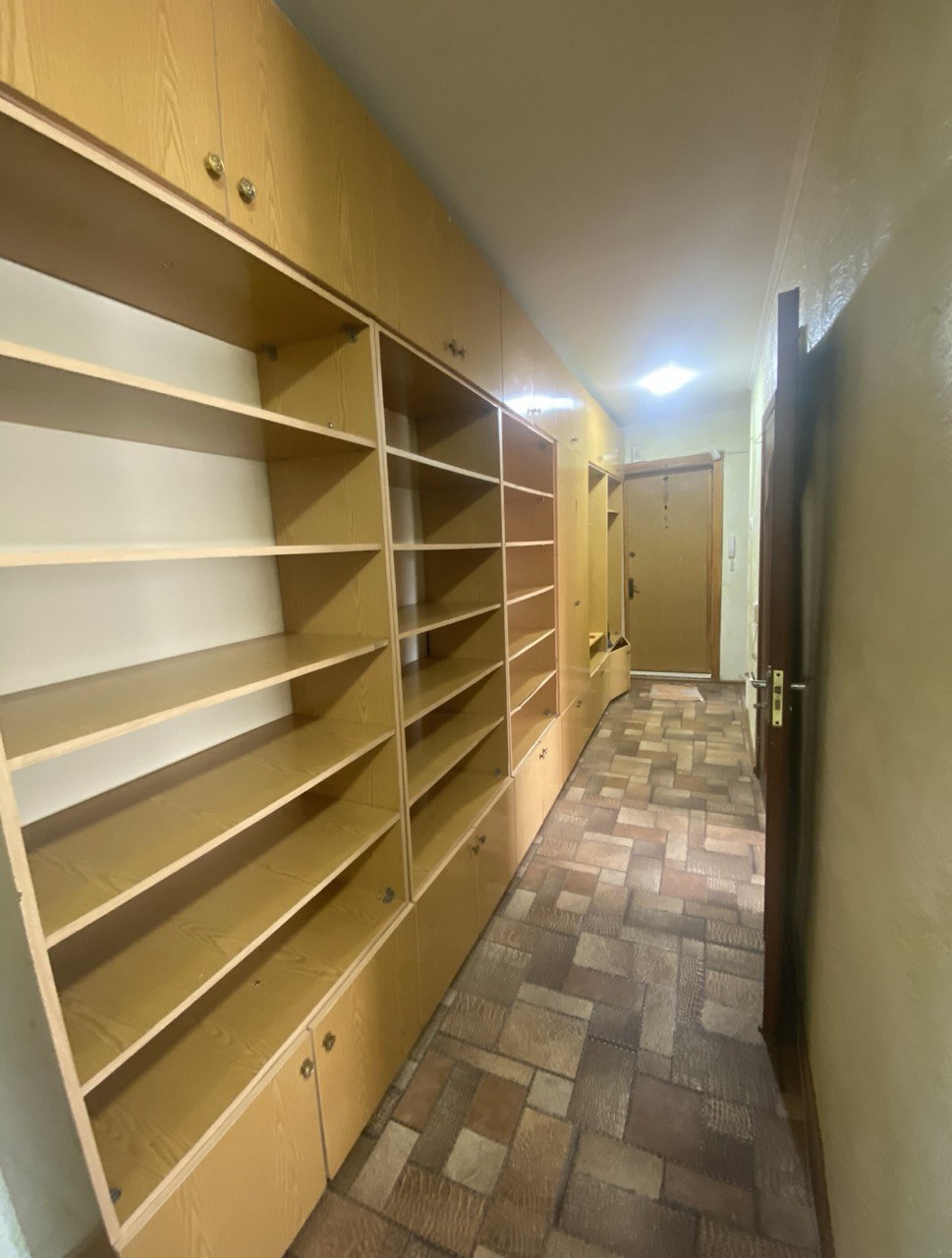 Оренда 3-кімнатної квартири 57 м², Менахем-Мендл Шнеєрсона вул.