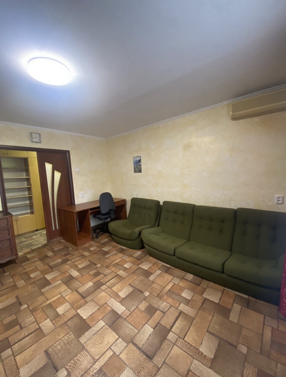 Оренда 3-кімнатної квартири 57 м², Менахем-Мендл Шнеєрсона вул.