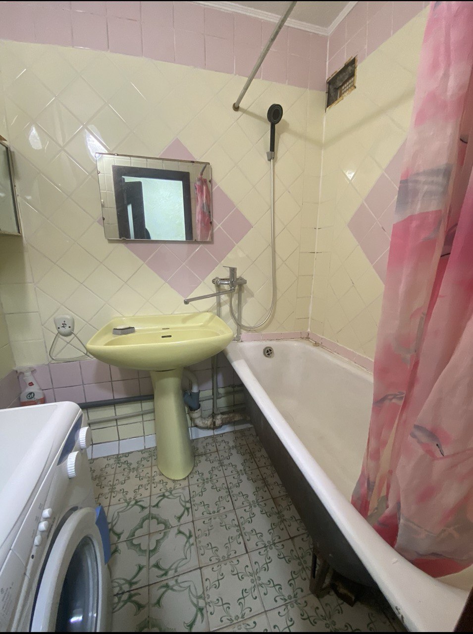 Оренда 3-кімнатної квартири 57 м², Менахем-Мендл Шнеєрсона вул.