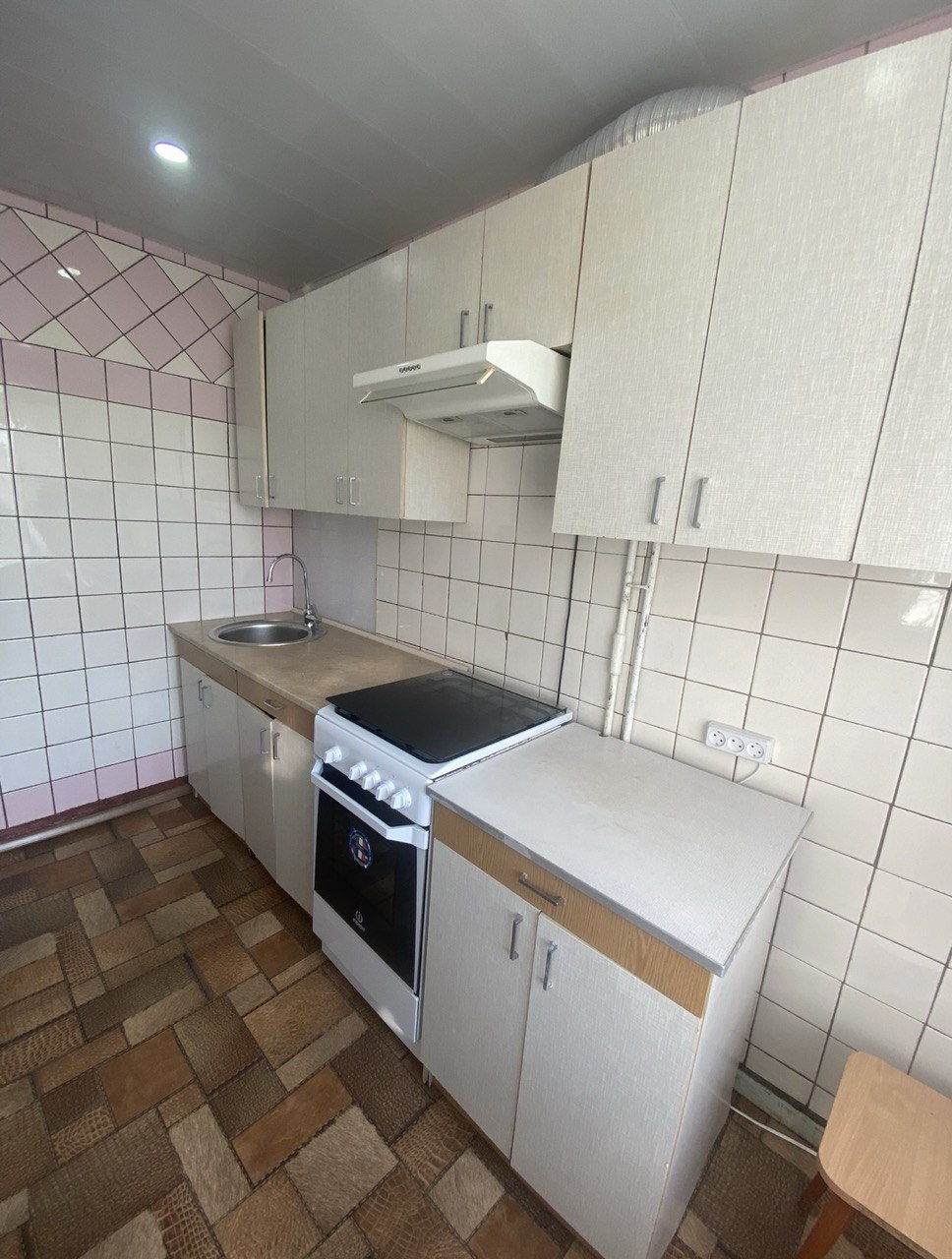 Оренда 3-кімнатної квартири 57 м², Менахем-Мендл Шнеєрсона вул.
