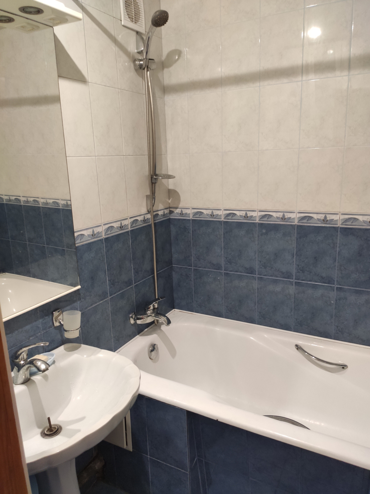 Продажа 4-комнатной квартиры 84 м², Осенняя ул., 13Б