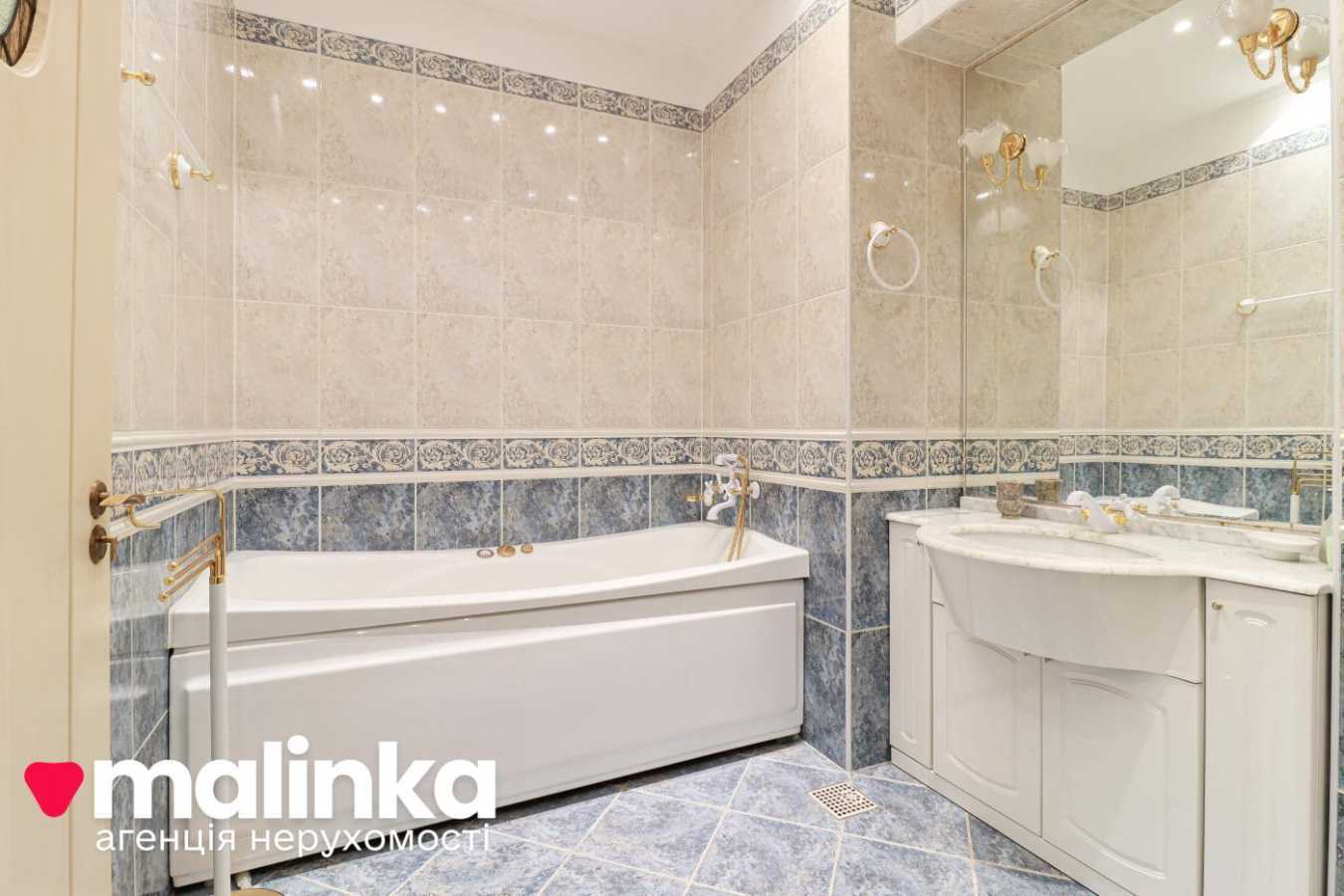 Продаж 3-кімнатної квартири 163 м², Героїв Майдану вул., 8