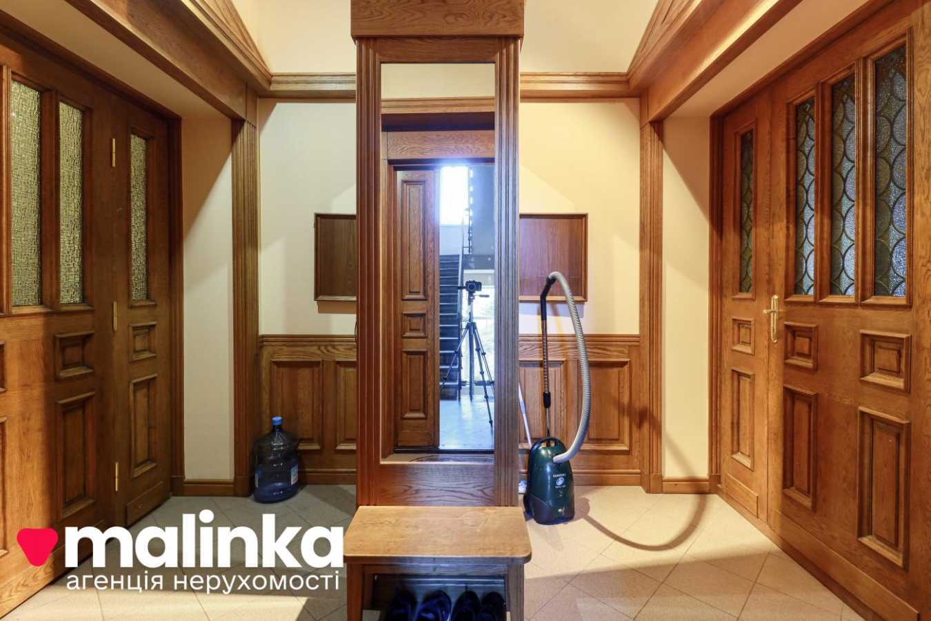 Продаж 3-кімнатної квартири 163 м², Героїв Майдану вул., 8