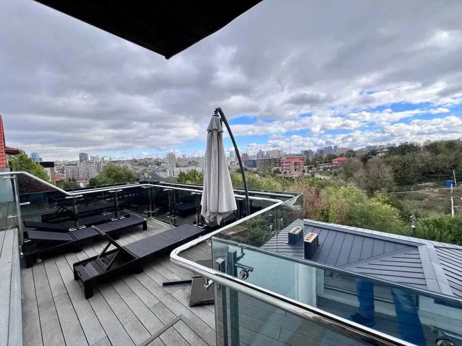 Оренда будинку 400 м², Локомотивна вул.