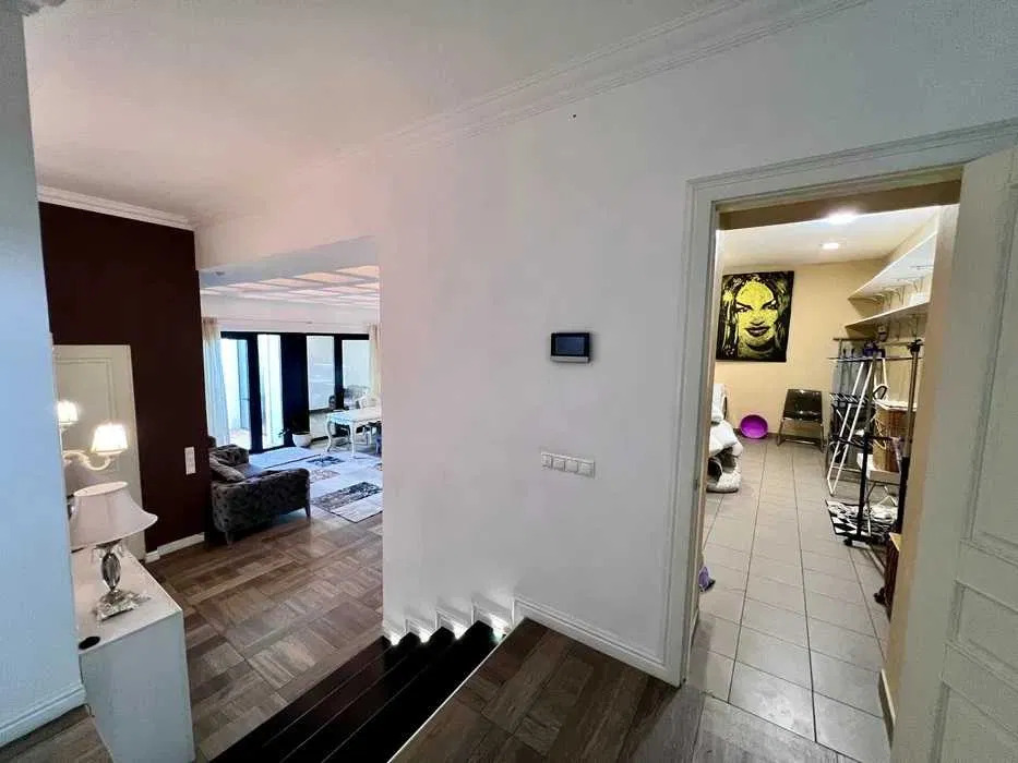 Оренда будинку 400 м², Локомотивна вул.
