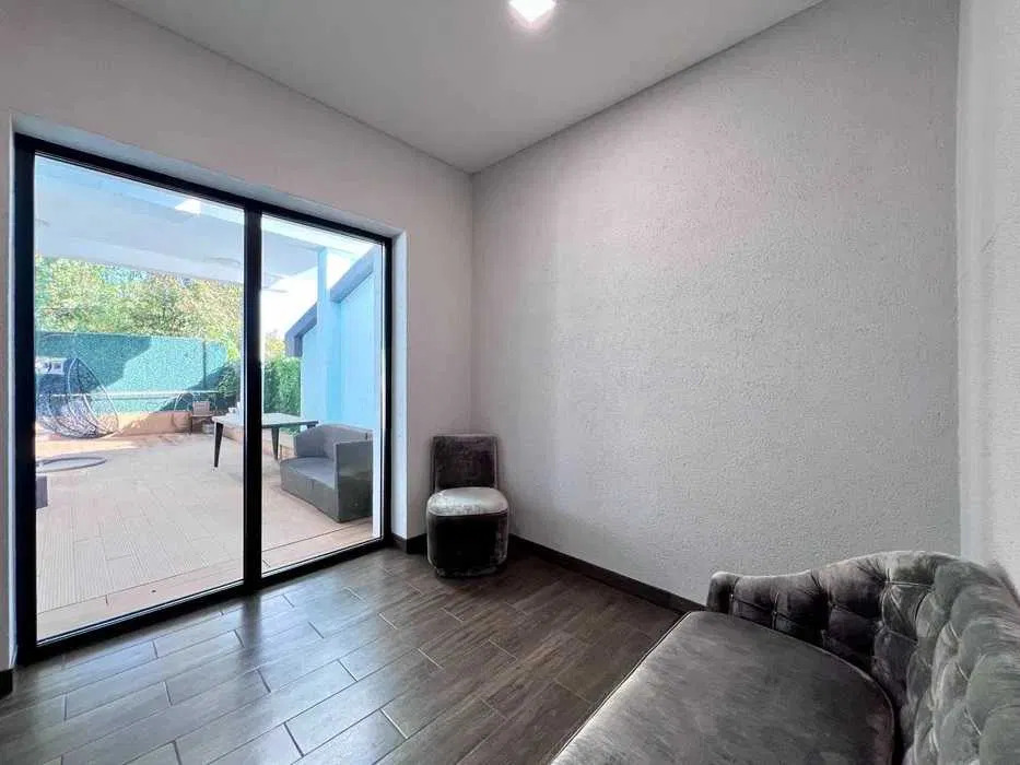 Оренда будинку 400 м², Локомотивна вул.
