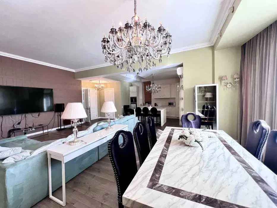 Оренда будинку 400 м², Локомотивна вул.