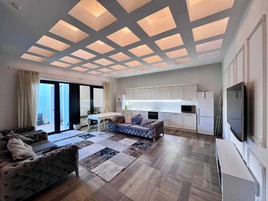 Оренда будинку 400 м², Локомотивна вул.
