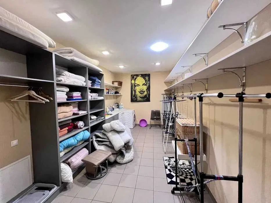 Оренда будинку 400 м², Локомотивна вул.