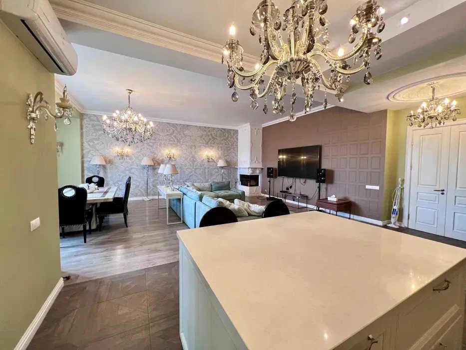 Оренда будинку 400 м², Локомотивна вул.