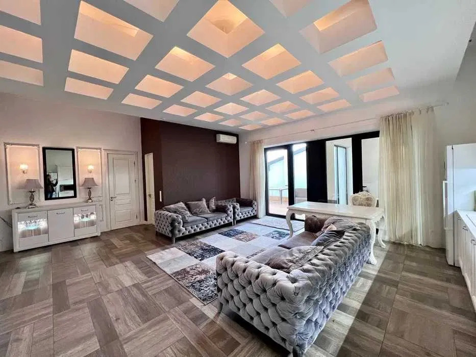 Оренда будинку 400 м², Локомотивна вул.