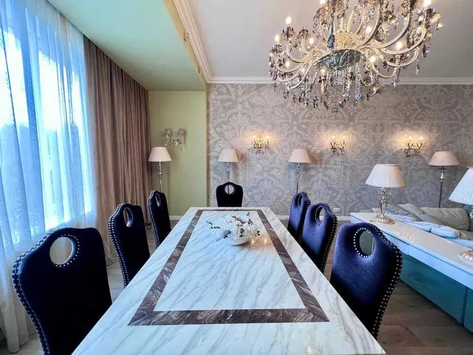 Оренда будинку 400 м², Локомотивна вул.