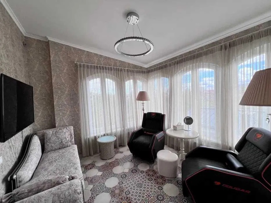 Оренда будинку 400 м², Локомотивна вул.