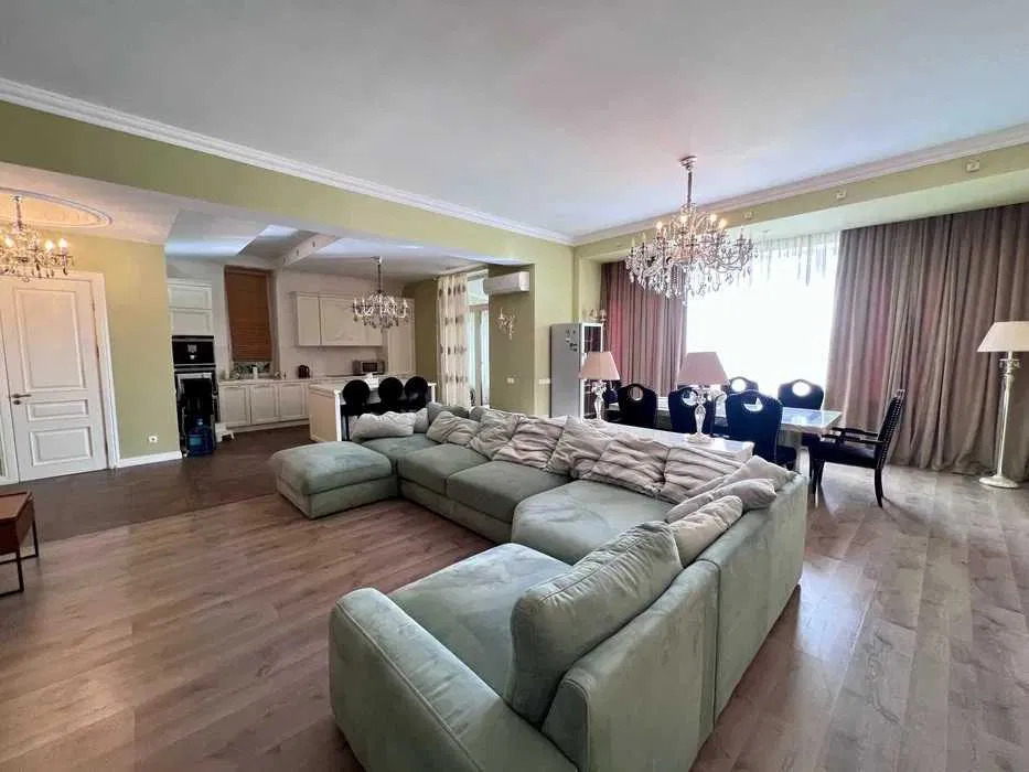 Оренда будинку 400 м², Локомотивна вул.