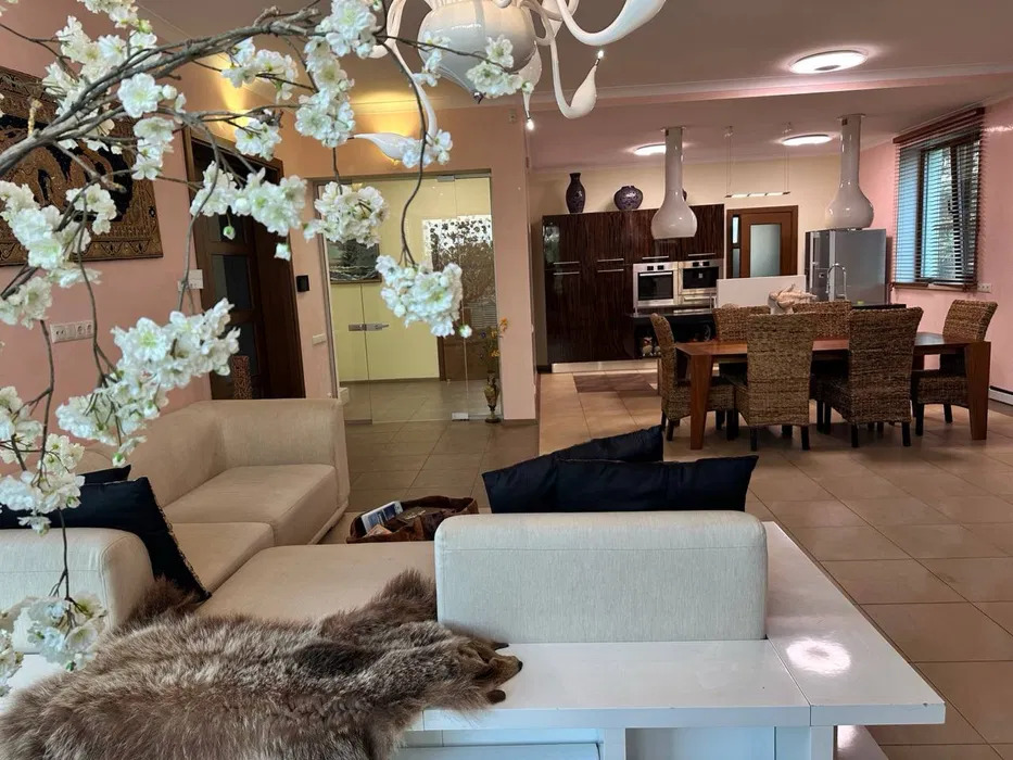 Оренда котеджу 320 м², 7-а Садова вул.