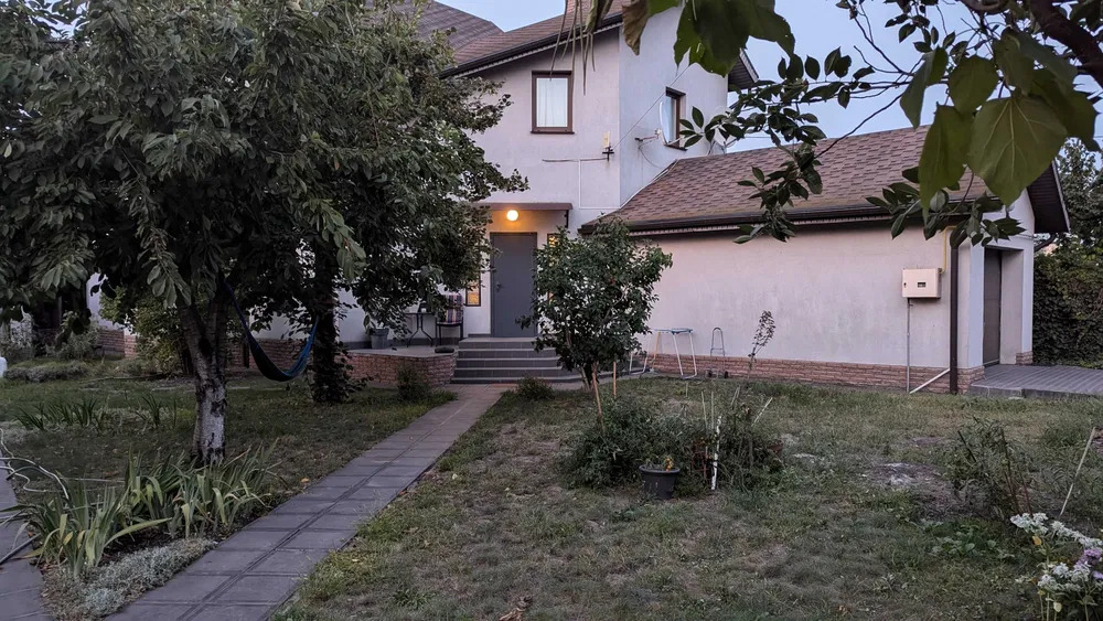 Оренда котеджу 180 м², Орхідейна вул.