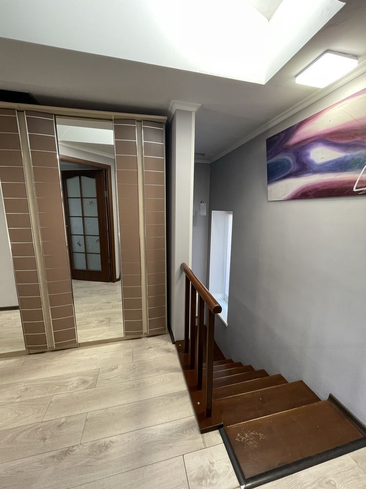 Оренда дуплексу 300 м², Деміївська вул.