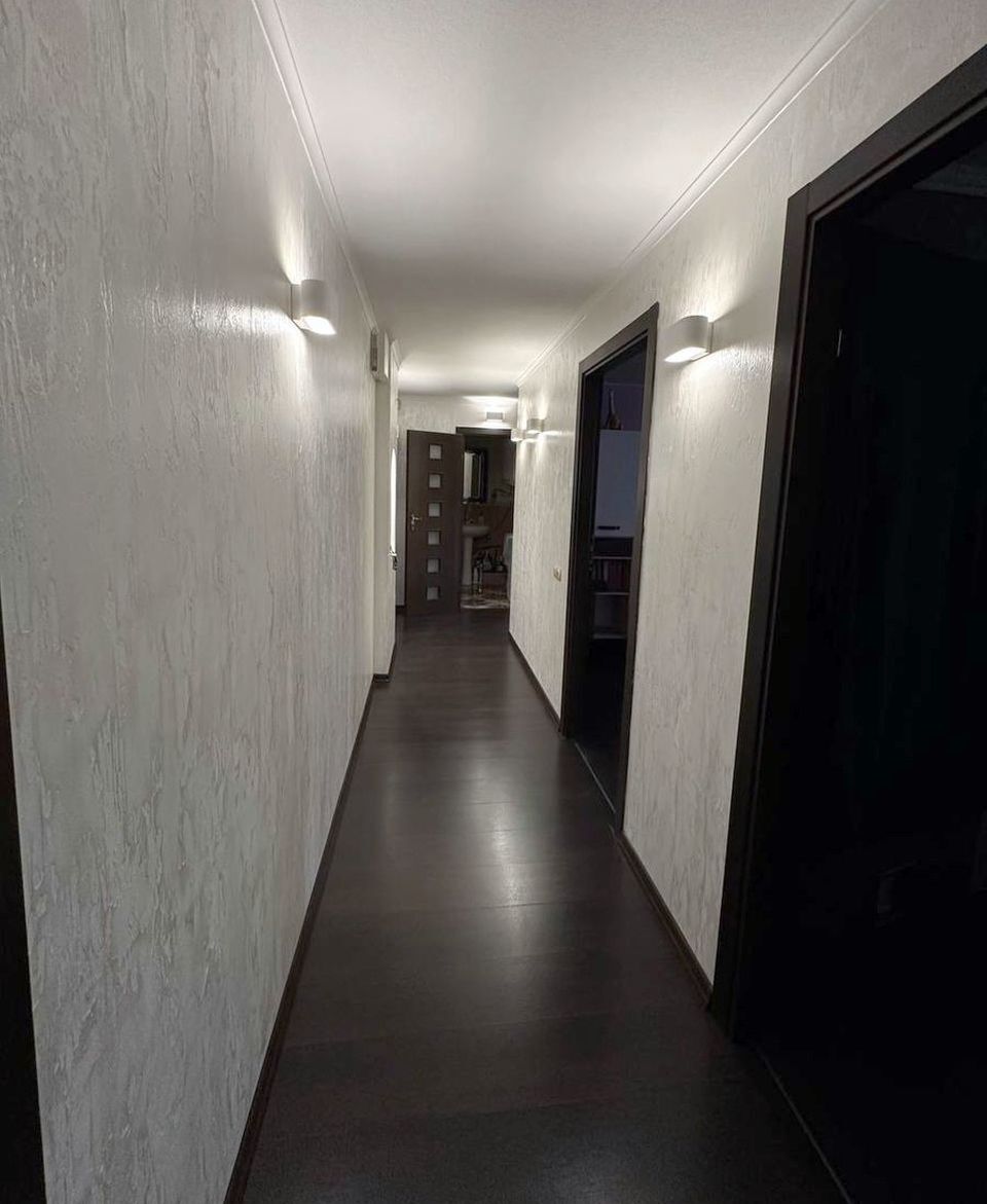 Продаж 4-кімнатної квартири 94 м², Воронезька вул., 79