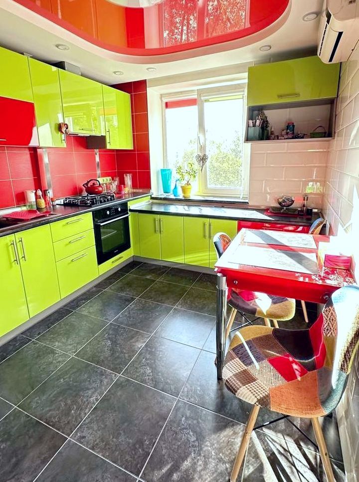 Продаж 4-кімнатної квартири 94 м², Воронезька вул., 79