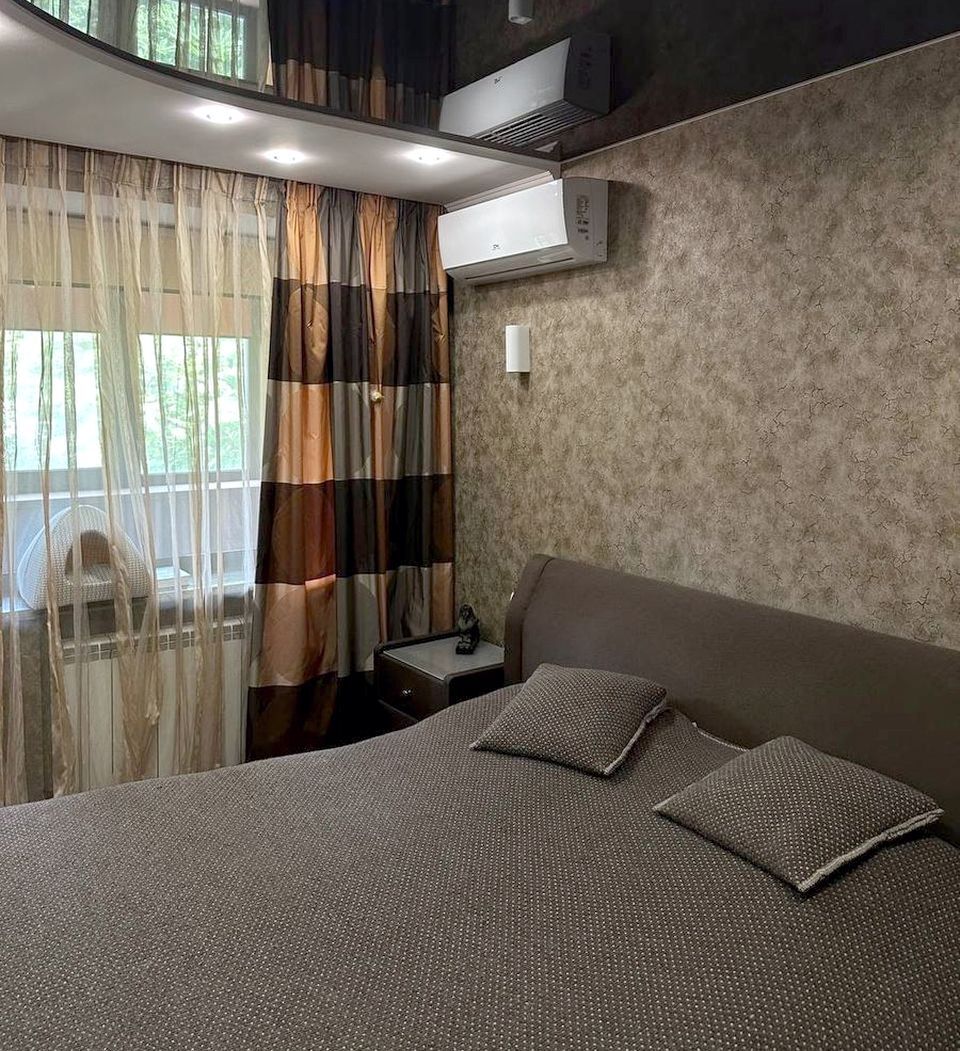 Продаж 4-кімнатної квартири 94 м², Воронезька вул., 79