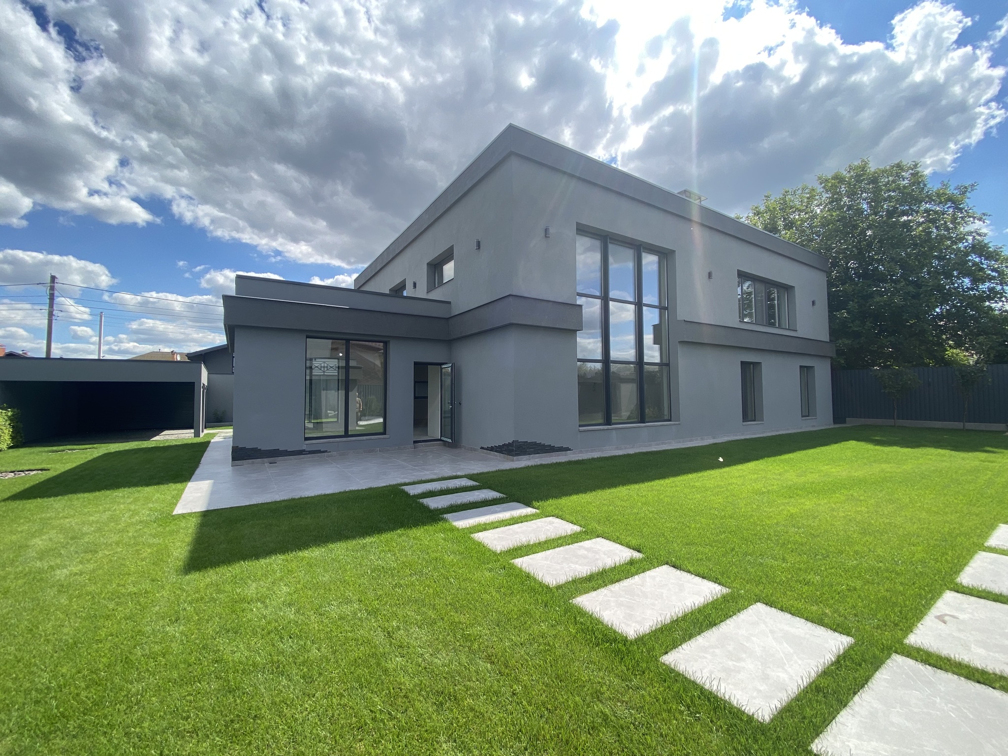 Продаж будинку 440 м², Квітнева вул.