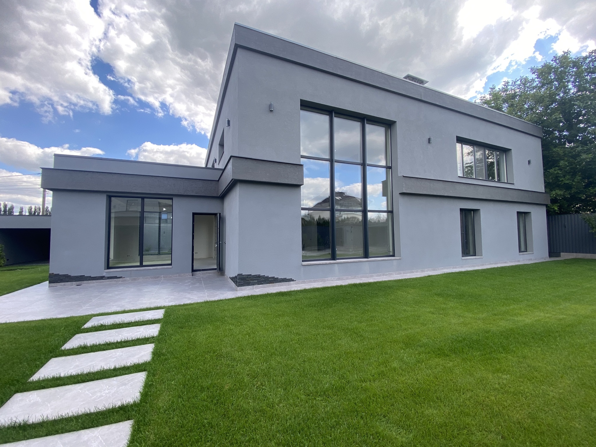 Продаж будинку 440 м², Квітнева вул.