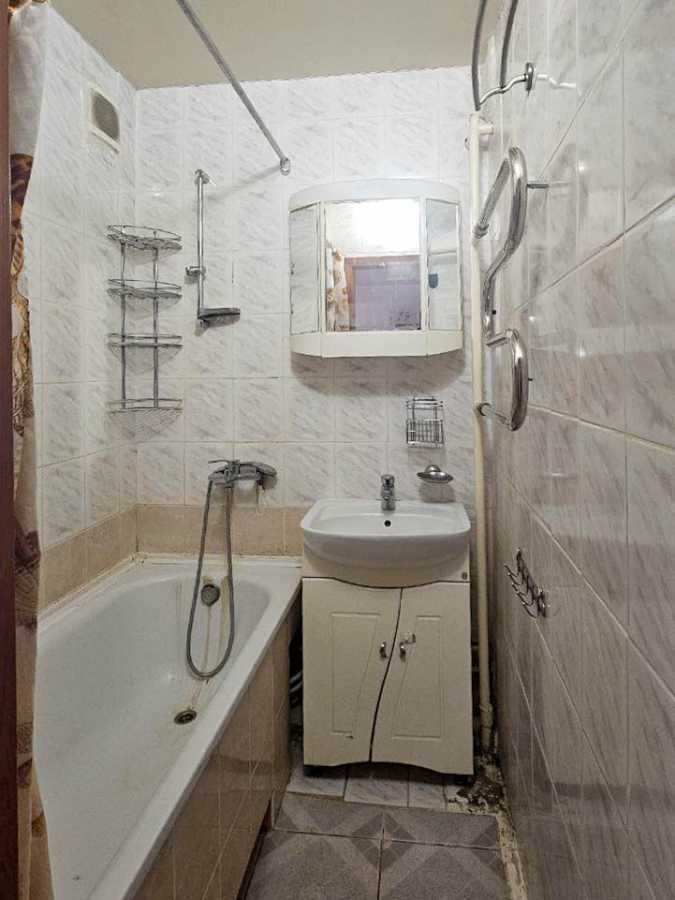 Продаж 2-кімнатної квартири 46.7 м², Озерна вул., 28