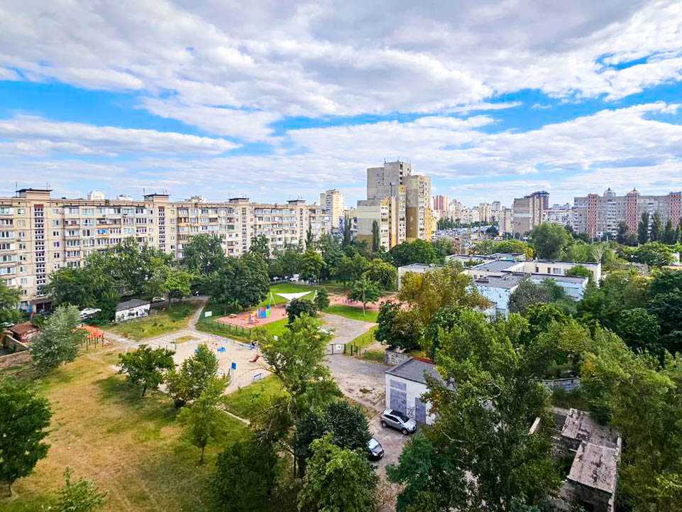 Продаж 2-кімнатної квартири 46.7 м², Озерна вул., 28
