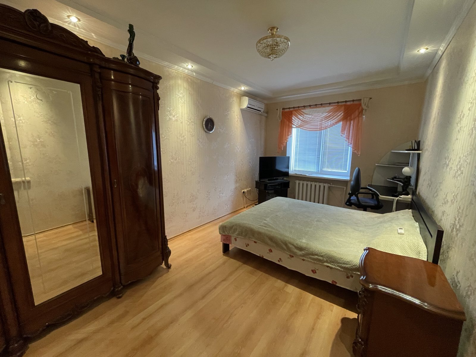 Продажа 2-комнатной квартиры 76 м², Соборности ул.