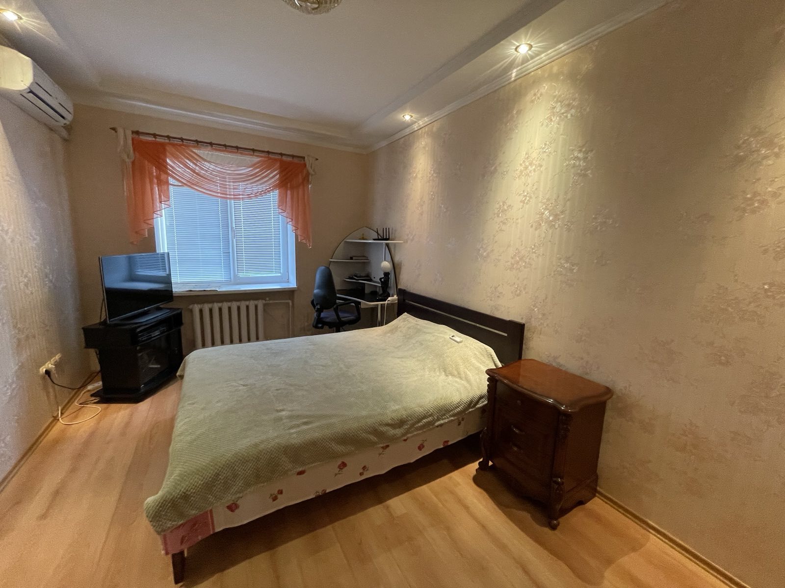 Продажа 2-комнатной квартиры 76 м², Соборности ул.