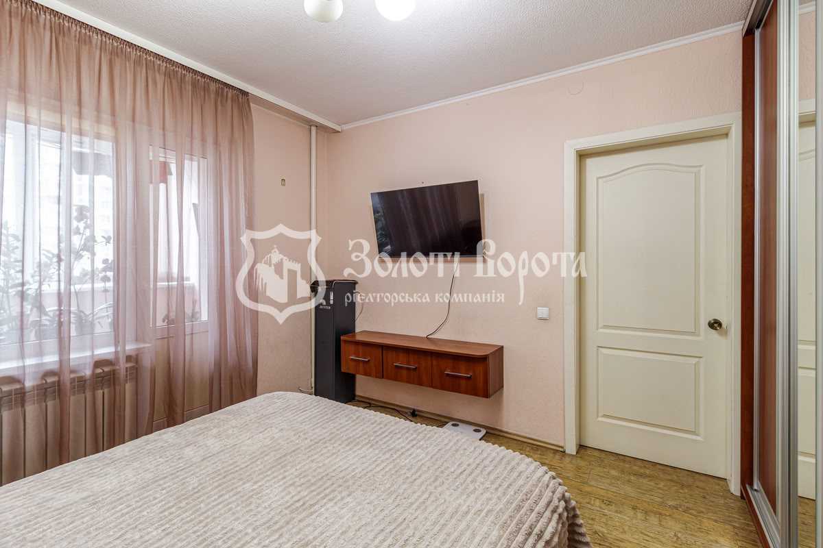 Продаж 2-кімнатної квартири 60 м², Ревуцького вул., 44Б