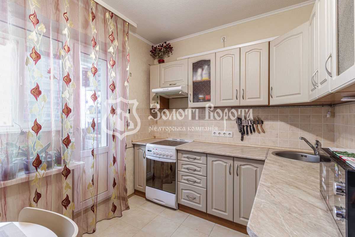 Продаж 2-кімнатної квартири 60 м², Ревуцького вул., 44Б