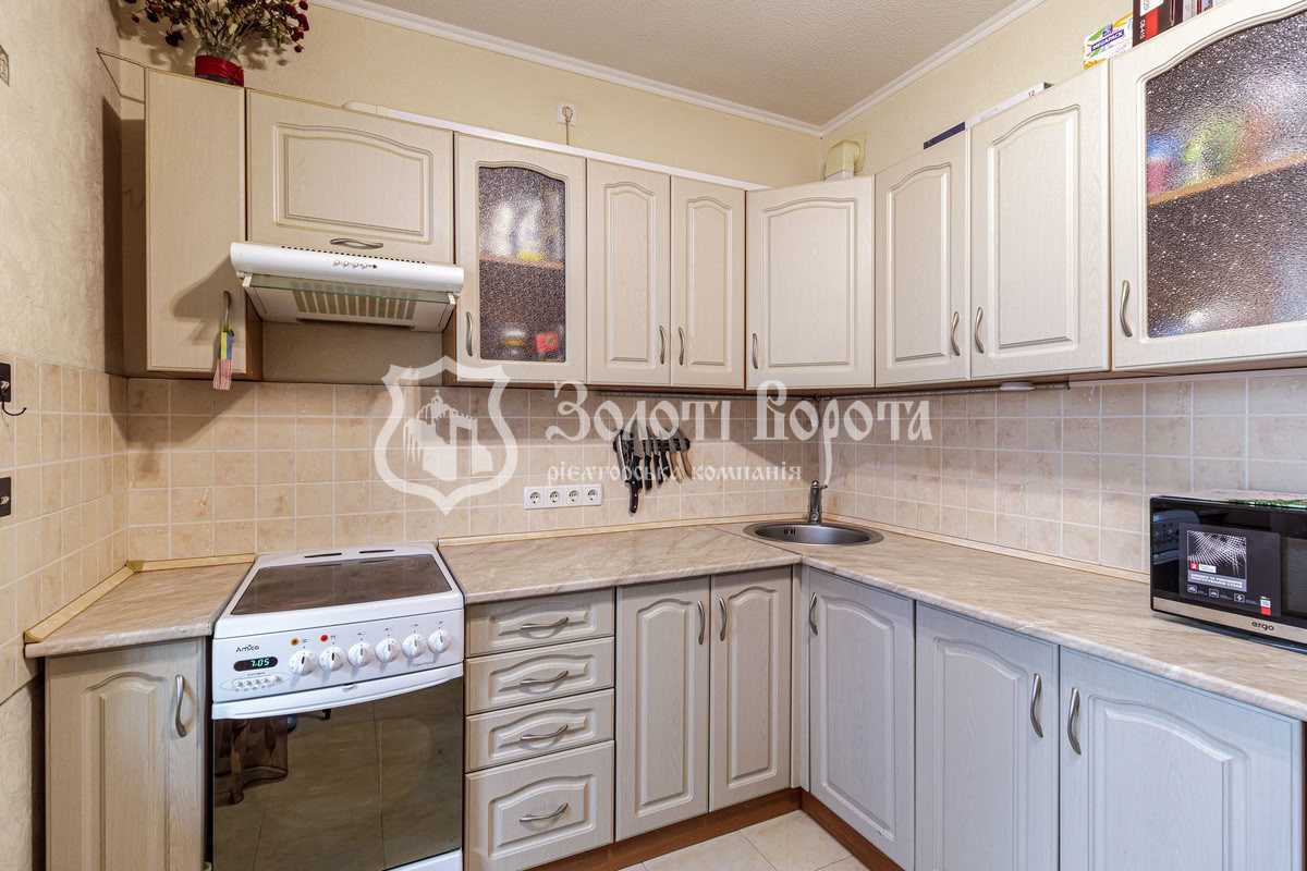 Продаж 2-кімнатної квартири 60 м², Ревуцького вул., 44Б