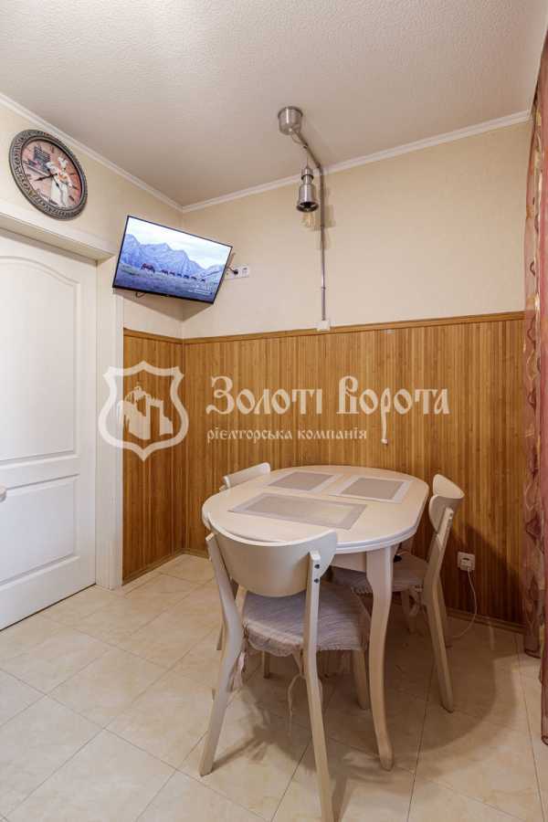 Продаж 2-кімнатної квартири 60 м², Ревуцького вул., 44Б