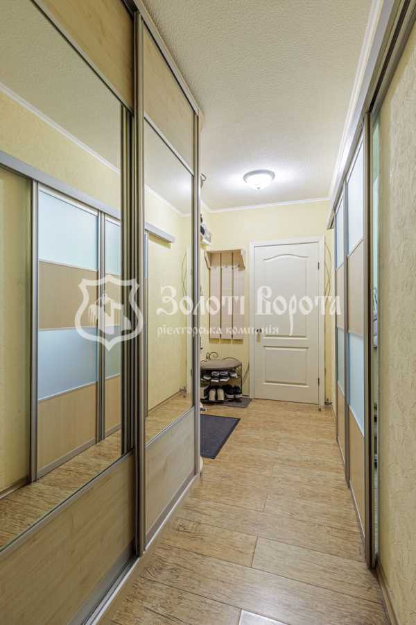 Продаж 2-кімнатної квартири 60 м², Ревуцького вул., 44Б