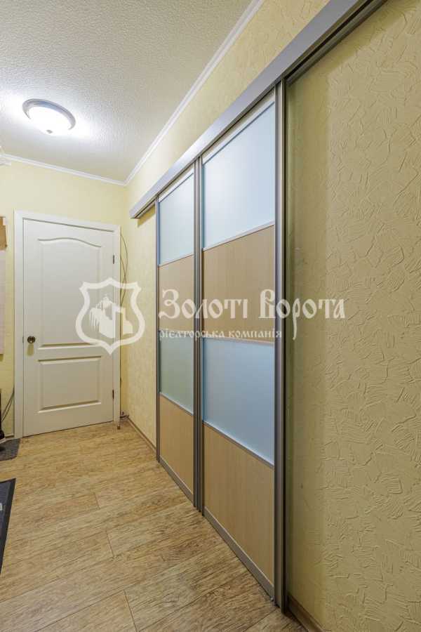 Продаж 2-кімнатної квартири 60 м², Ревуцького вул., 44Б