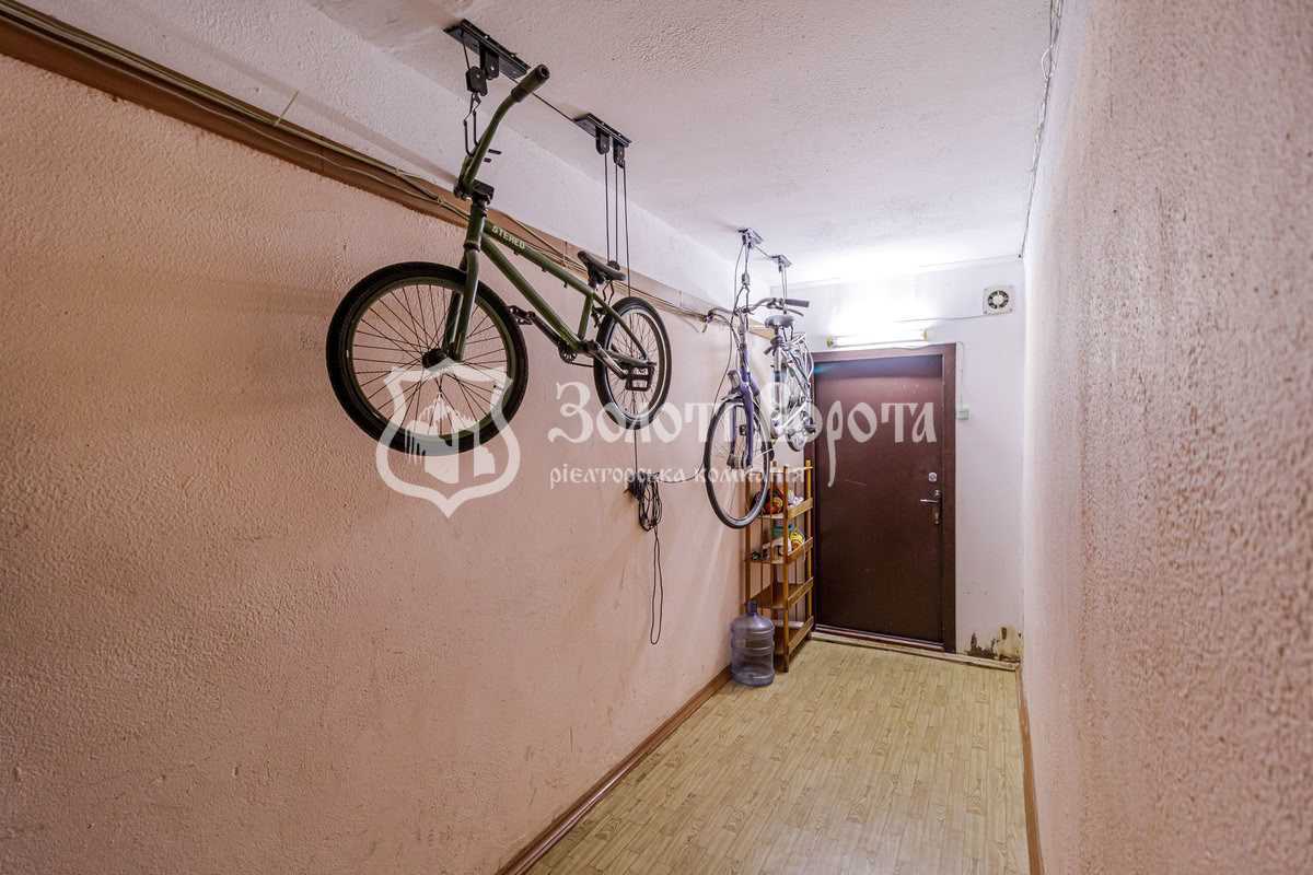 Продаж 2-кімнатної квартири 60 м², Ревуцького вул., 44Б