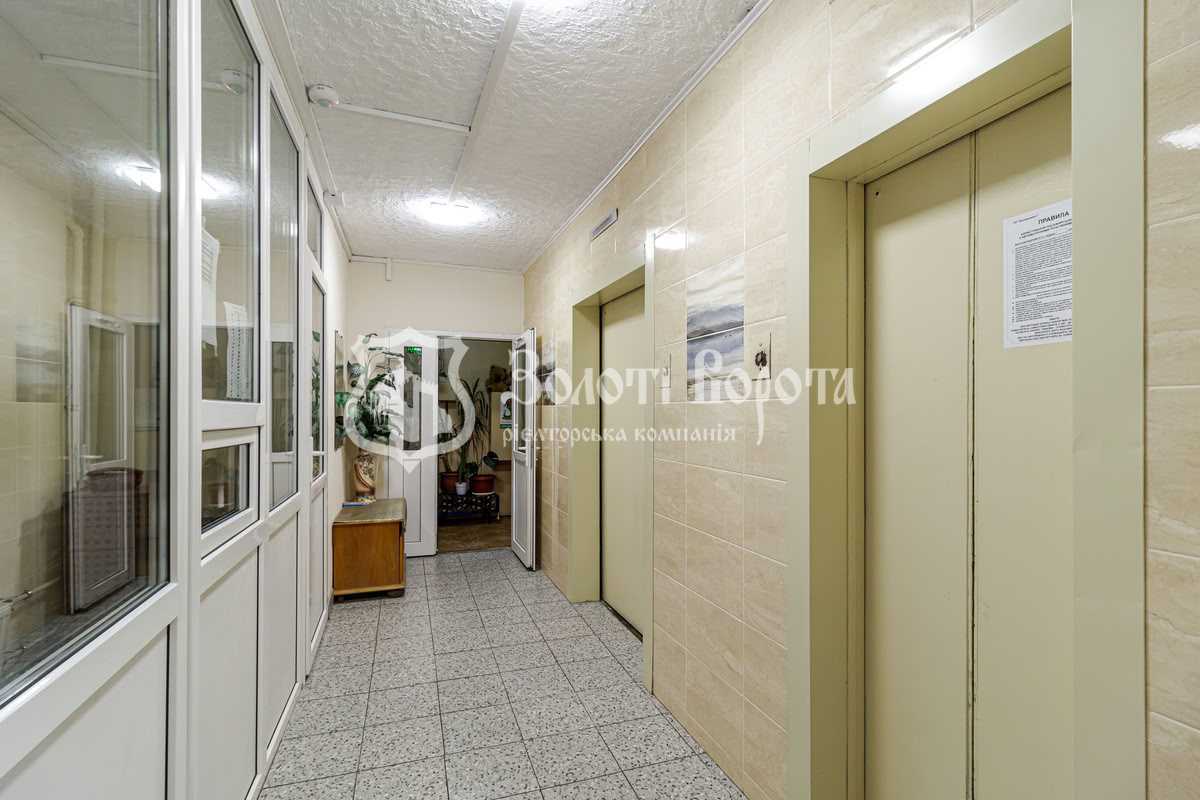 Продаж 2-кімнатної квартири 60 м², Ревуцького вул., 44Б