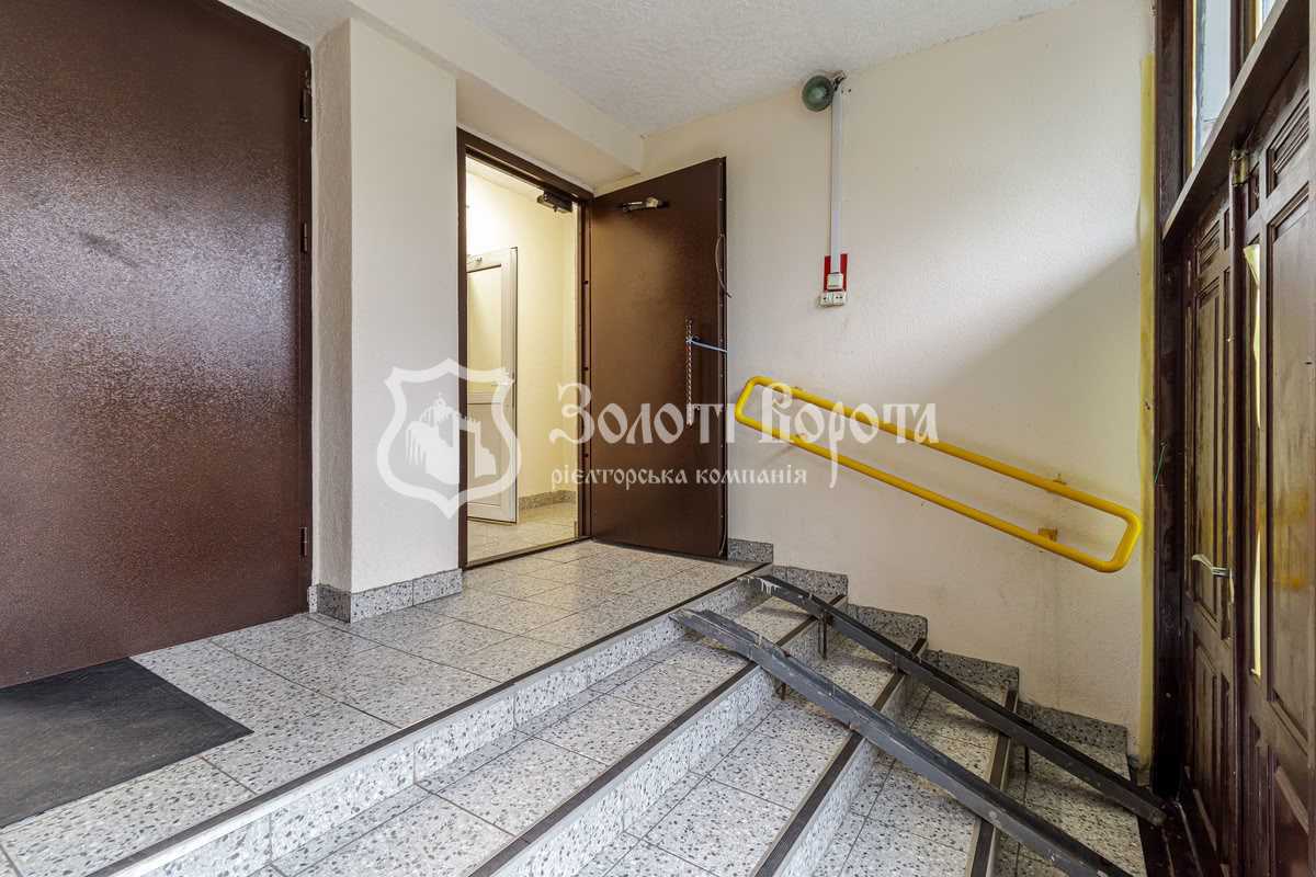 Продаж 2-кімнатної квартири 60 м², Ревуцького вул., 44Б