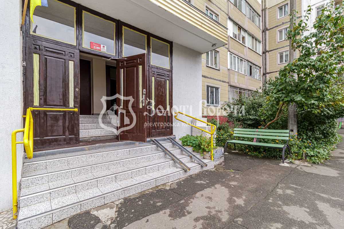 Продаж 2-кімнатної квартири 60 м², Ревуцького вул., 44Б