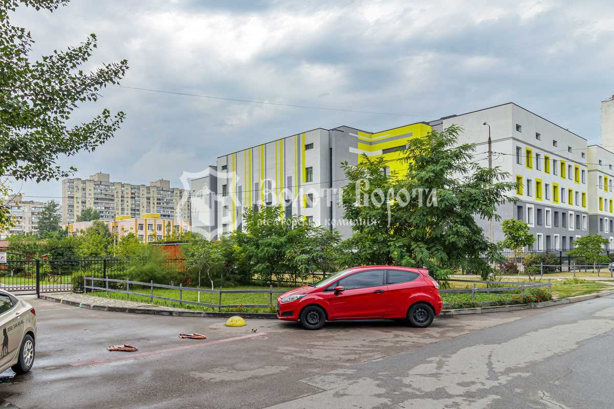 Продаж 2-кімнатної квартири 60 м², Ревуцького вул., 44Б