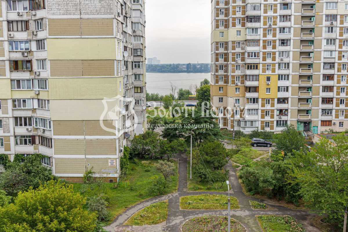 Продаж 2-кімнатної квартири 60 м², Ревуцького вул., 44Б