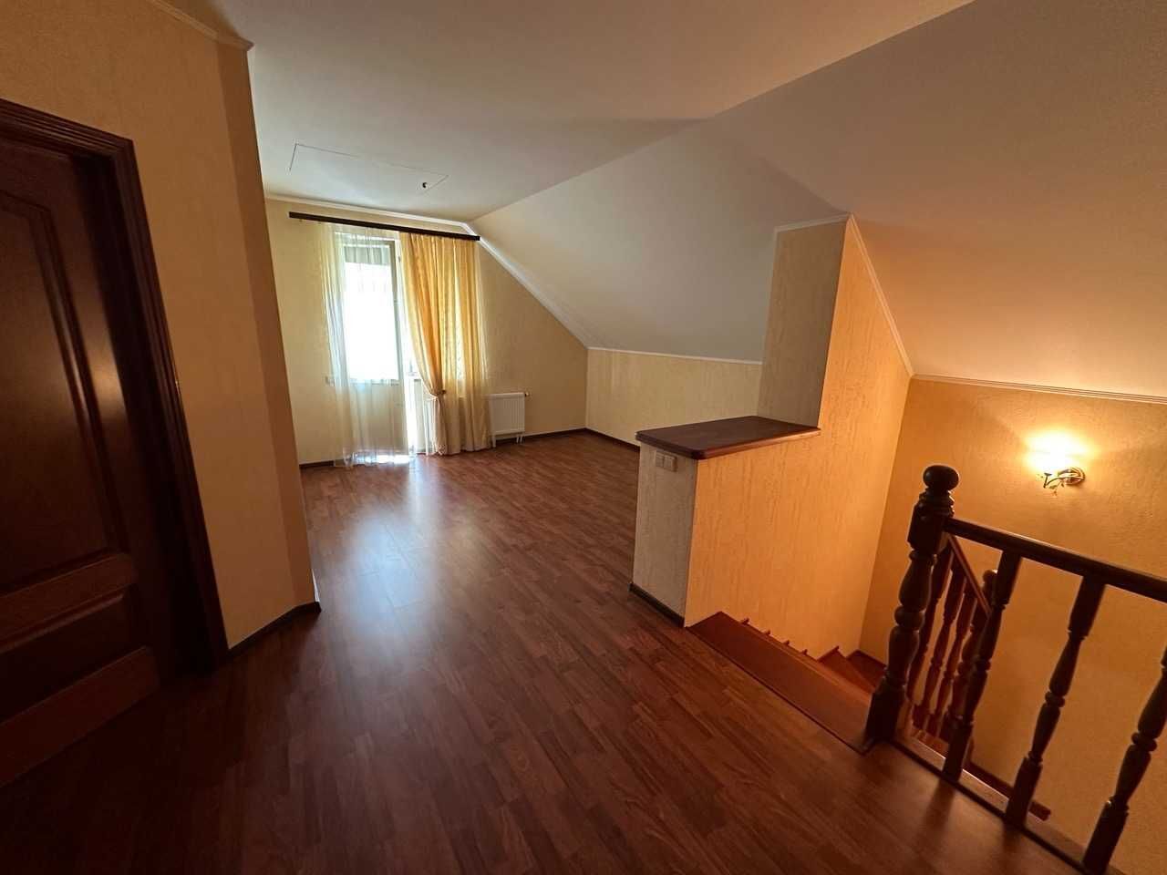 Продаж будинку 235 м²